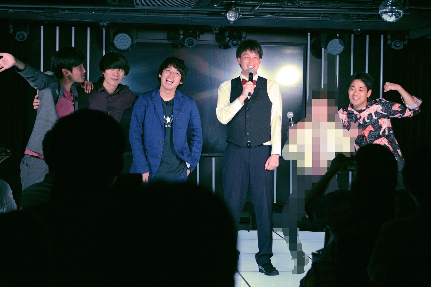 エンディングに集合したライジング・アップ所属芸人たち。