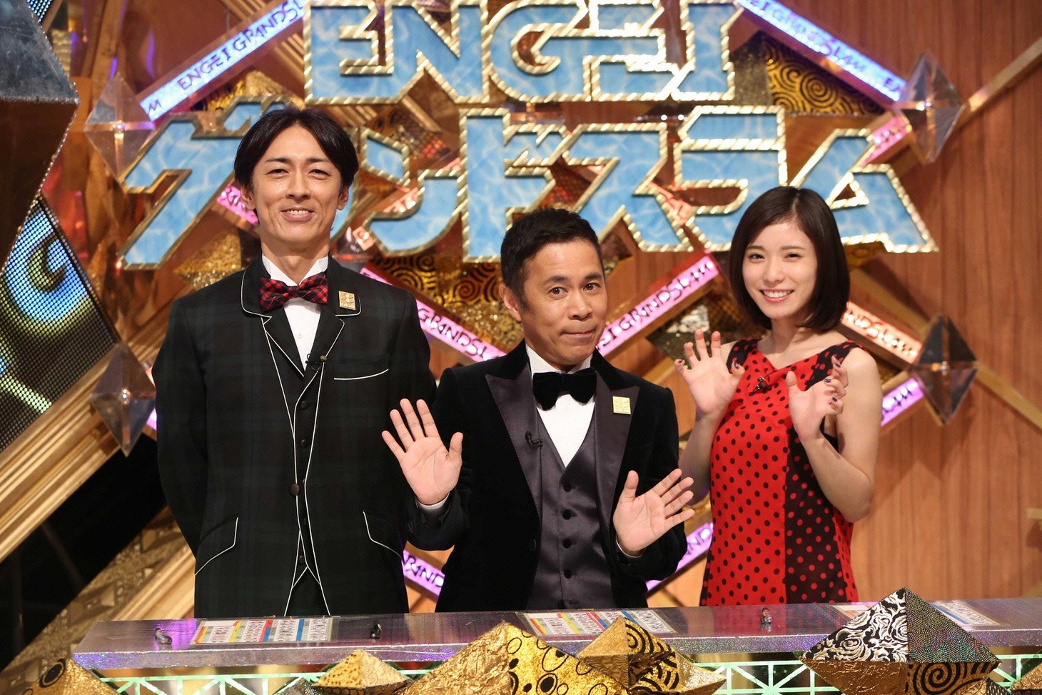 左からナインティナイン、松岡茉優。(c)フジテレビ