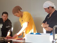 ピザ作り対決の様子。(c)日本テレビ