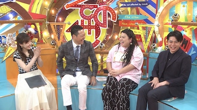 「その他の人に会ってみた」にスタジオ出演する（左から）江藤愛アナ、東野幸治、渡辺直美、平成ノブシコブシ吉村。(c)TBS