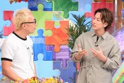 左から所ジョージ、佐藤健。(c)日本テレビ