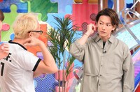左から所ジョージ、佐藤健。(c)日本テレビ