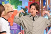 左から所ジョージ、佐藤健。(c)日本テレビ