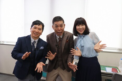爆笑問題と営業コンサルティングの和田裕美(右)。