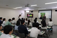 ビジネス講座を展開する爆笑問題。