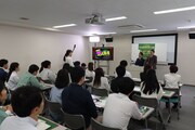 ビジネス講座を展開する爆笑問題。
