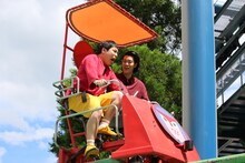 「冒険発掘バラエティ 霜降り明星のあてみなげ」ロケの様子。(c)静岡朝日テレビ