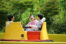 「冒険発掘バラエティ 霜降り明星のあてみなげ」ロケの様子。(c)静岡朝日テレビ