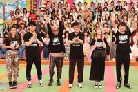 「VS嵐」に出演する、劇場版「ONE PIECE STAMPEDE」チームの（左から）池田美優、アンジャッシュ児嶋、竹中直人、南海キャンディーズ山里、指原莉乃、ユースケ・サンタマリア。(c)フジテレビ
