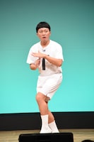 「T」を探すチョコレートプラネット松尾。