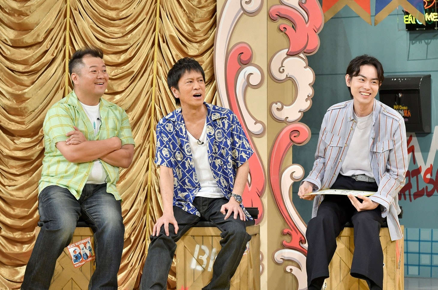 左からブラックマヨネーズ、菅田将暉。(c)読売テレビ