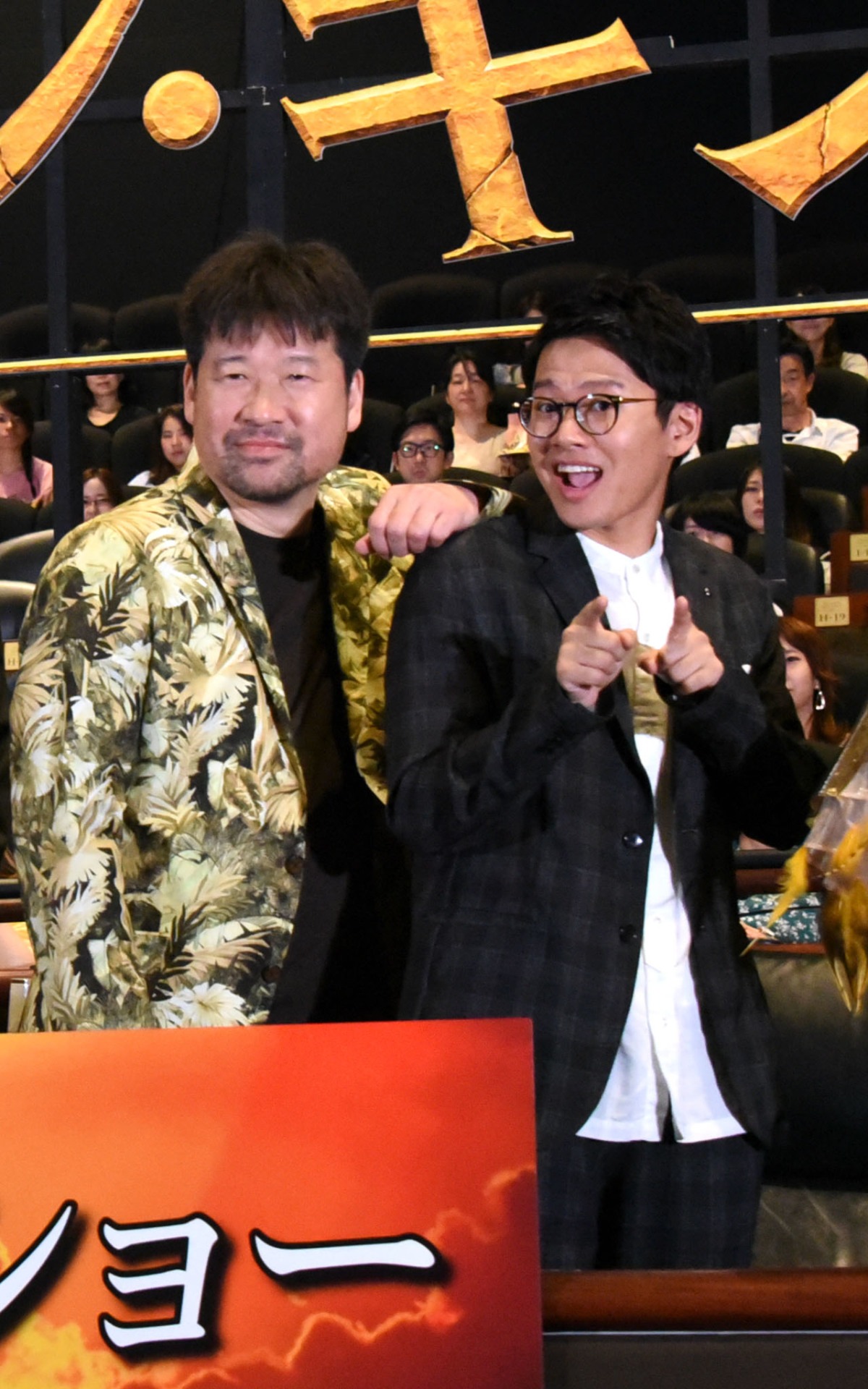 プンバァ役の佐藤二朗（左）とプンバァの相棒ティモン役のミキ亜生（右）。