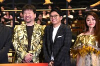 左から佐藤二朗、ミキ亜生、RIRI。