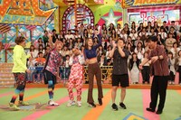 （左から）EXIT、青山テルマ、木下優樹菜、スピードワゴン。(c)フジテレビ