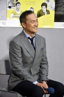 取材会に出席した渡辺謙。