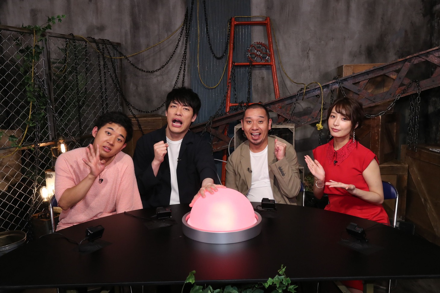 「言いがかり提案します ～世の中もっと良くしません？～」に出演する（左から）四千頭身・後藤、麒麟・川島、千鳥・大悟、宇垣美里。(c)関西テレビ