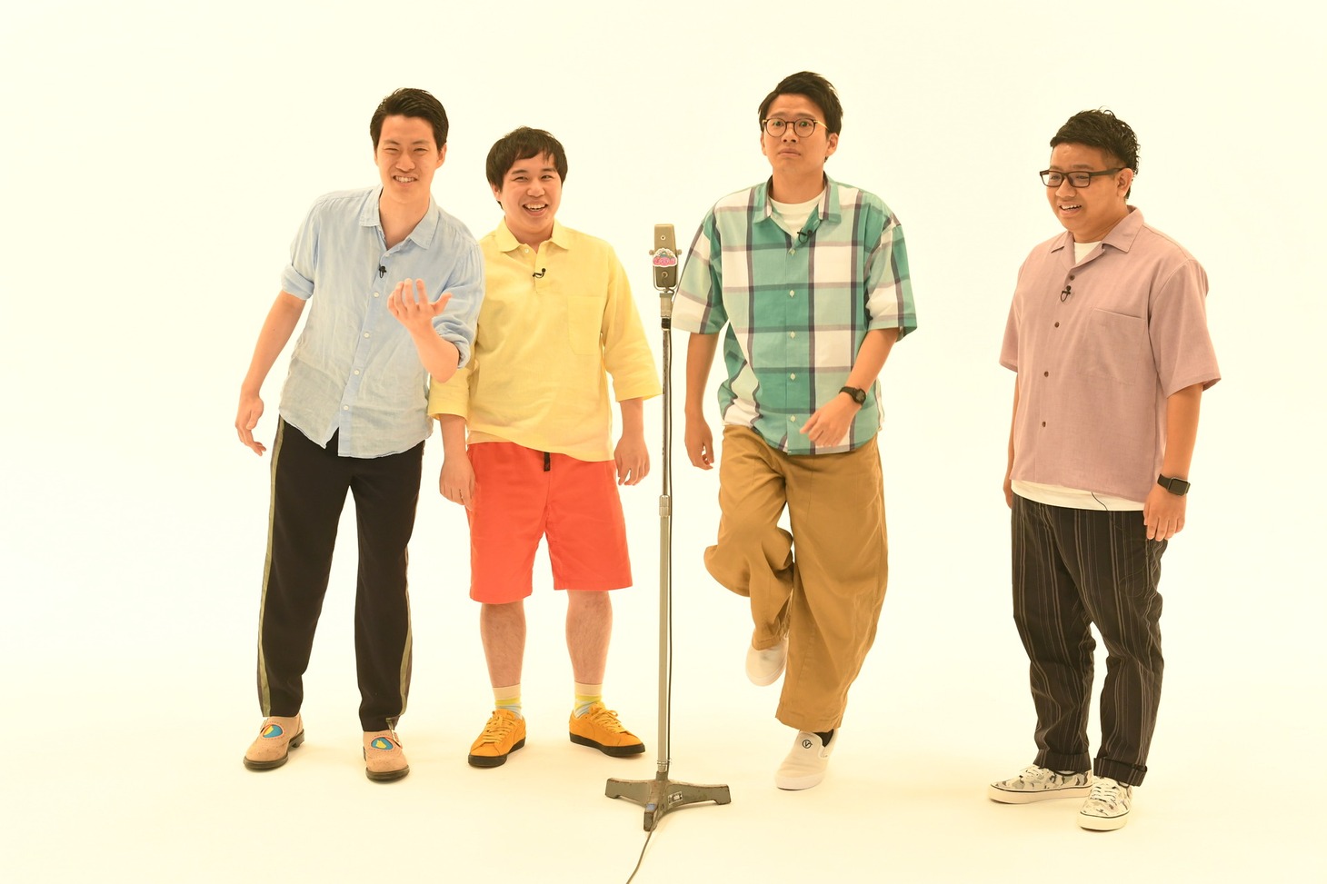 即興4人漫才を披露する（左から）霜降り明星、ミキ。(c)ABCテレビ