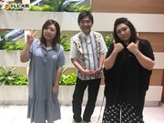 左から海原やすよ、メッセンジャー黒田、海原ともこ。