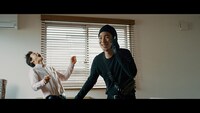 ジャルジャル「空き巣」のショートムービーより。