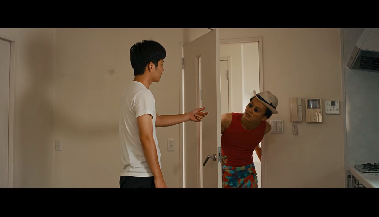 ジャルジャル「何度も家に入ってくる奴」のショートムービーより。