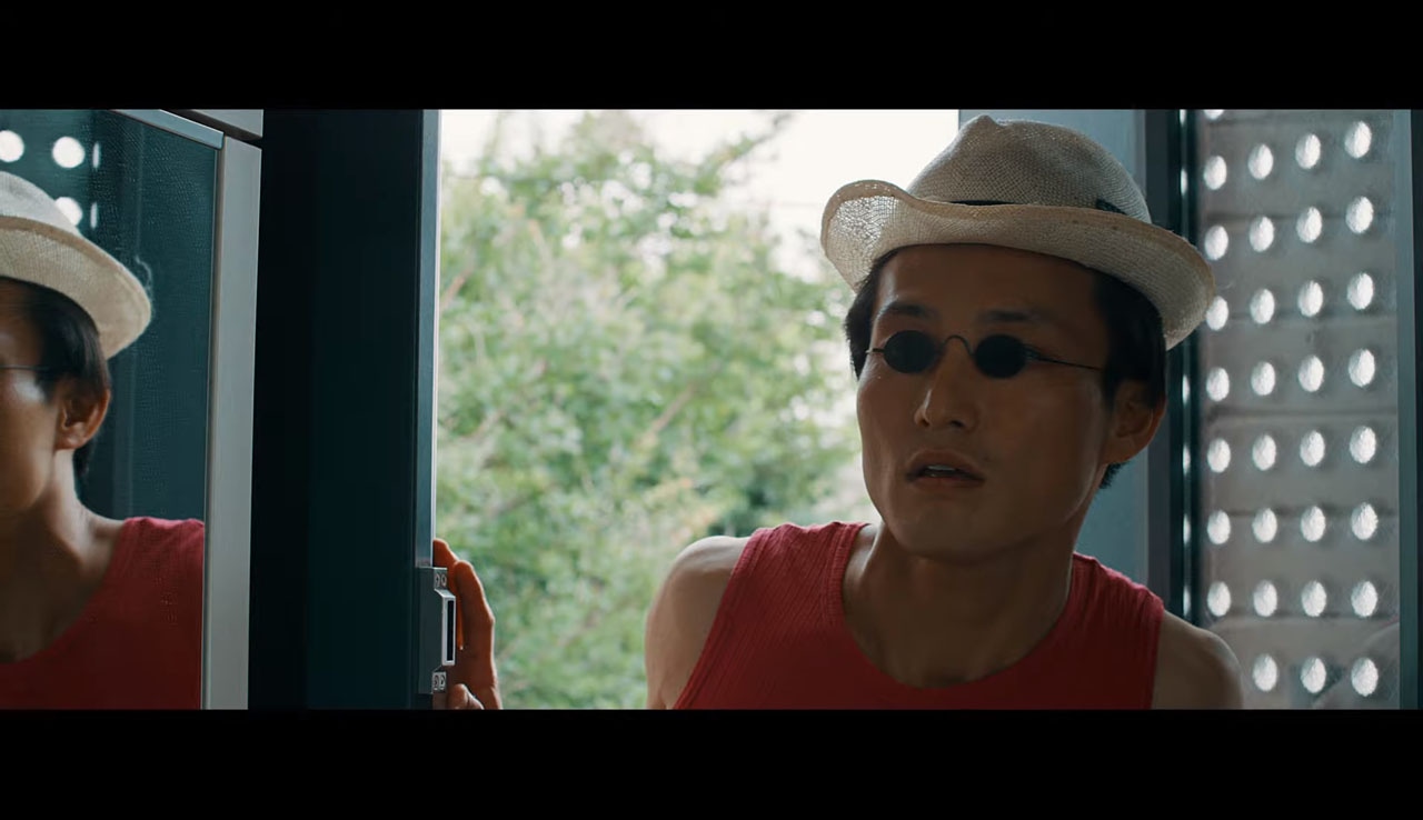 ジャルジャル「何度も家に入ってくる奴」のショートムービーより。