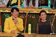 左からダンディ坂野、田中美里。(c)読売テレビ