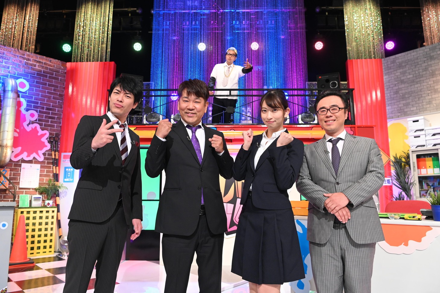 「発見！クレドCLUB 仰天ルールで大成功しちゃったYO！」に出演する（左から）麒麟・川島、FUJIWARA藤本、倉持由香、作家の坪田信貴と、見取り図・盛山（後方）。(c)ABCテレビ