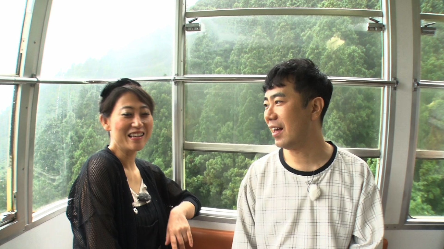 左から友近、藤井隆。(c)日本テレビ