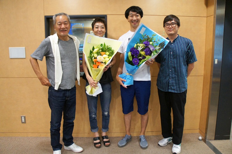 「大竹まこと ゴールデンラジオ！」出演者の（左から）大竹まこと、本日番組に復帰した室井佑月、結婚を報告したラバーガール大水、ラバーガール飛永。(c)文化放送