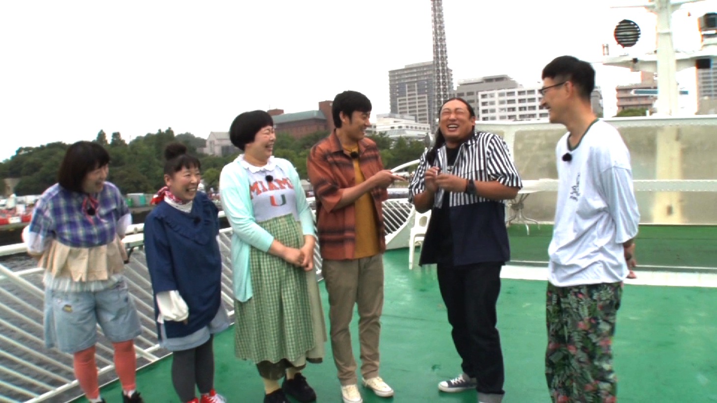 左から森三中、ロバート。(c)日本テレビ