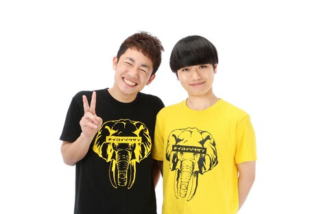 キイロイゾウサン。左から川原礼楓、黒木雄介。