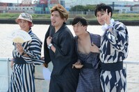 左からEXIT、きつね。