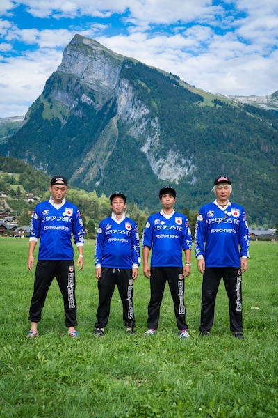 キングオブモルックのメンバー。左からみなみかわ、さらば青春の光・森田、タイーク金井、山口順氏。