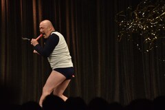 くまだまさしが舞台復帰、変わらぬネタ披露「ずっと笑っていただけるように」