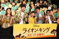 「ライオン・キング」大ヒット記念イベントに登壇した（左から）RIRI、佐藤二朗、熊谷俊輝、ミキ亜生、ミキ昴生。