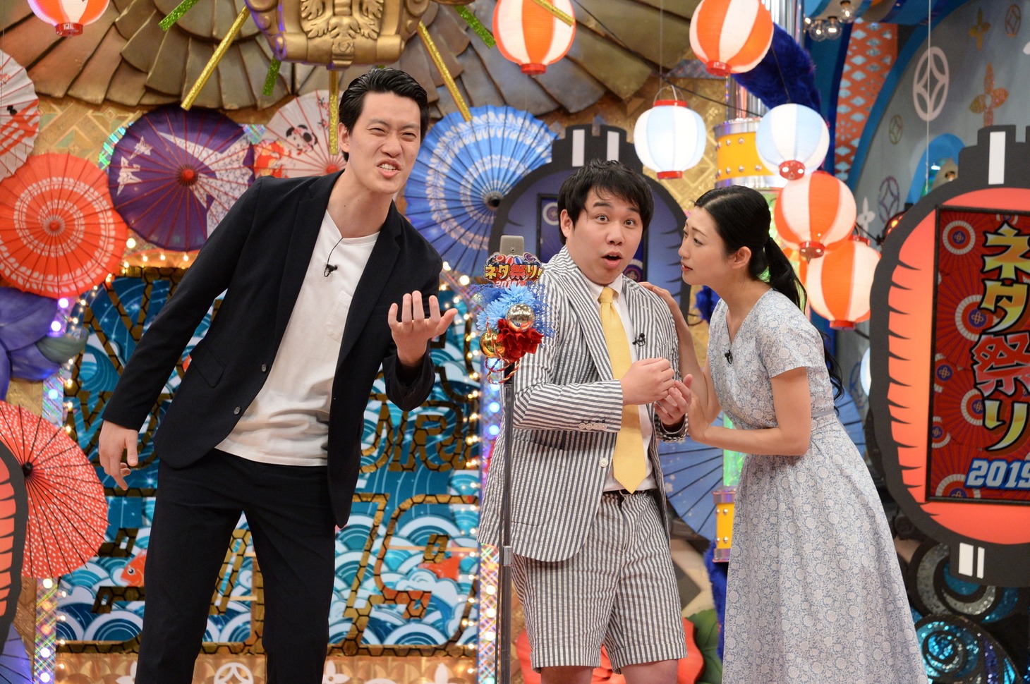 「ネタ祭り！ 2019夏!! 史上最強お笑いチャンプが大集結SP」でコラボする霜降り明星と壇蜜（右）。(c)ABCテレビ