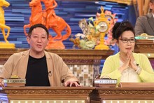 （左から）サバンナ高橋、名取裕子。(c)フジテレビ