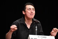 7人ユニットでギャグマンガ家を演じるツートライブたかのり。