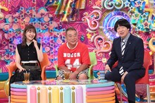 （左から）指原莉乃、出川哲朗、蛍原徹。(c)テレビ朝日