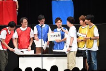 ネイビーズアフロ考案の「知力・体力・大乱闘！チームDEクイズバトル！」の様子。