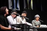 7人ユニットによるコント。