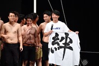 探しだした宝箱から“絆”を手に入れたさや香・新山ら。