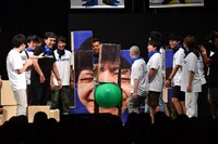 からし蓮根・伊織考案のゲーム「イッツ・ア・ビッグフェイスワールド」の様子。