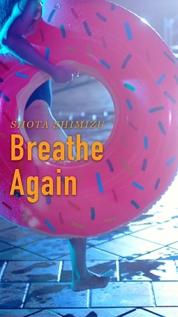 「Breathe Again」のミュージックビデオより。