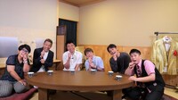 「すまんのぉ、横山たかし追悼やけど、笑えよぉ！」に出演する（左から）チキチキジョニー石原、森脇健児、よゐこ、ますだおかだ。(c)関西テレビ