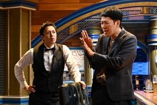 （左から）チュートリアル徳井、小籔千豊。(c)TBS