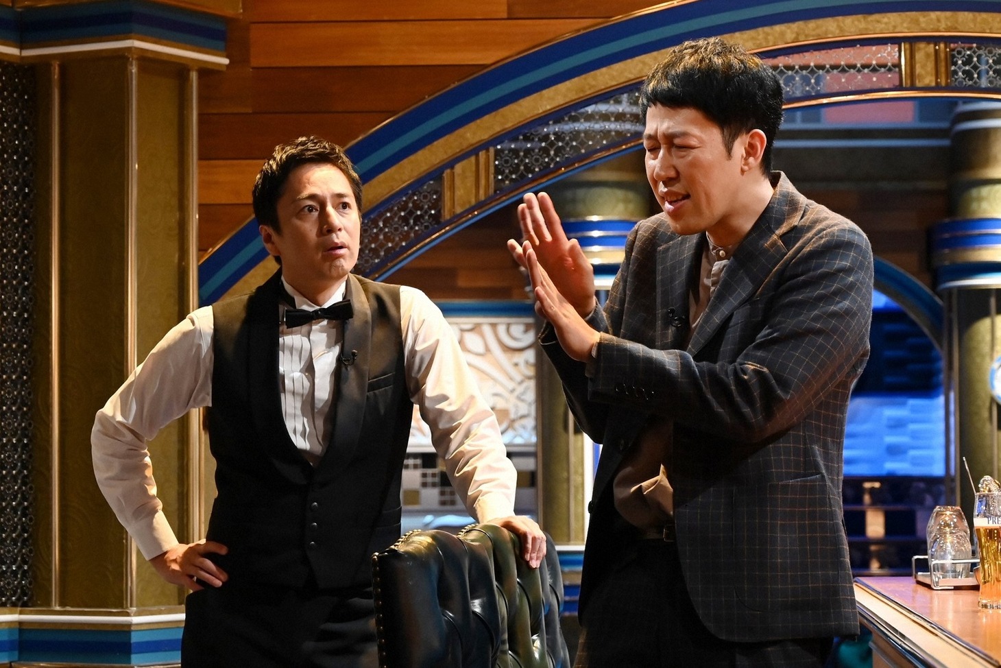 （左から）チュートリアル徳井、小籔千豊。(c)TBS
