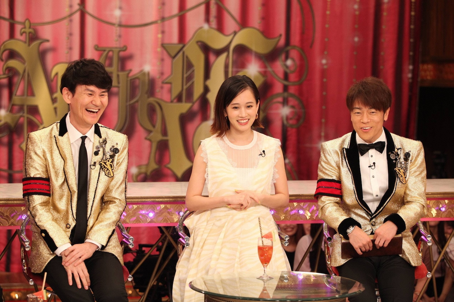 （左から）南原清隆、前田敦子、陣内智則。(c)フジテレビ