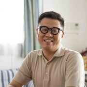 一ノ瀬傑を演じるシソンヌ長谷川。(c)NTV