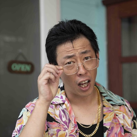 篭谷吉平を演じるさらば青春の光・森田。(c)NTV